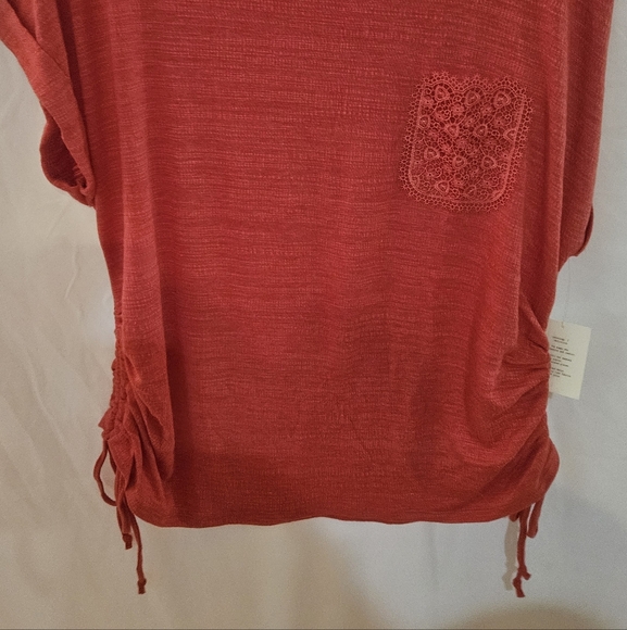 Elegant Red Blouse with Lace Detail - Picture 1 of 3